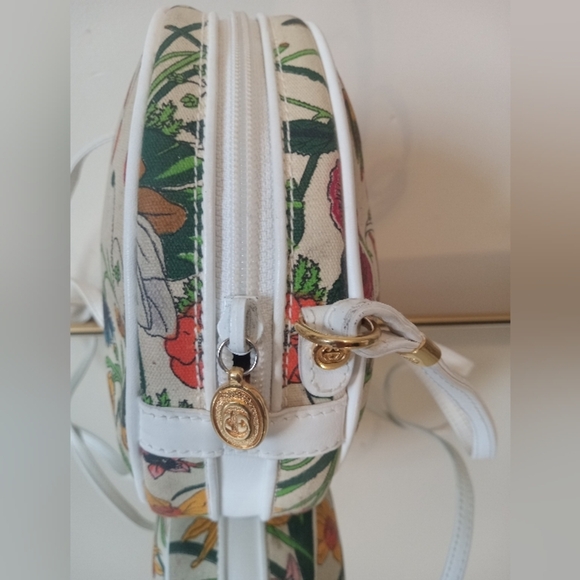 Authentic Vintage Gucci Floral Multicolor Canteen Crossbody Bag - Picture 5 of 16
